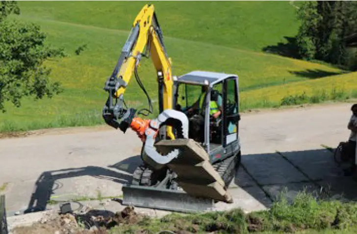 WACKER NEUSON 73709 Compact and Wheeled 42