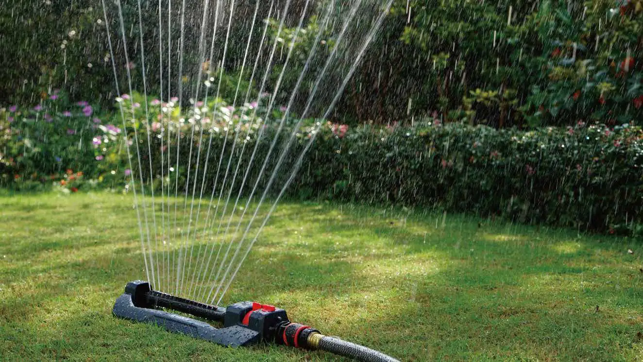 EDEN 94105EDAMZ Essential 2 Way Oscillating Lawn Sprinkler with Quick Connector Starter Set - Storage 4