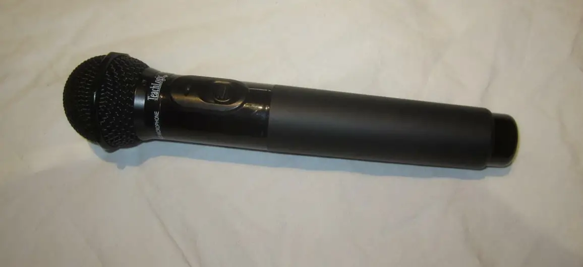 Teachlogic Om-20 Handheld Microphone User Guide Teachlogic Om-20 Handheld Microphone User Guide