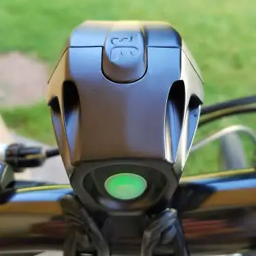 FIG 8 BATTERY LEVEL INDICATOR LIGHT