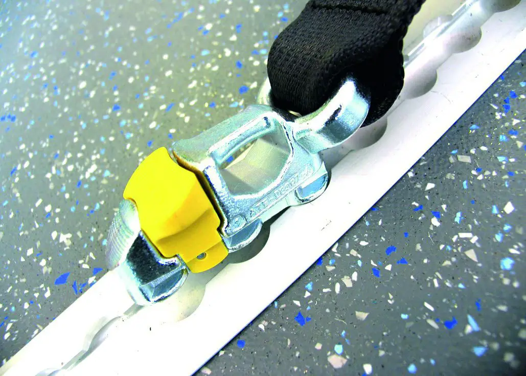 BraunAbility Front tie-downs - FIGER 4