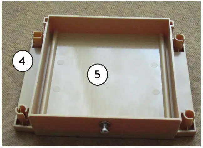 numskull 265657 Crash Bandicoot Gaming Locker - STEP 1