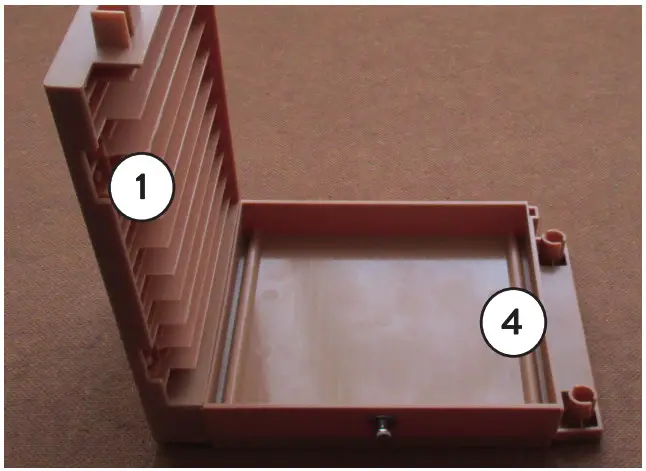 numskull 265657 Crash Bandicoot Gaming Locker - STEP 2