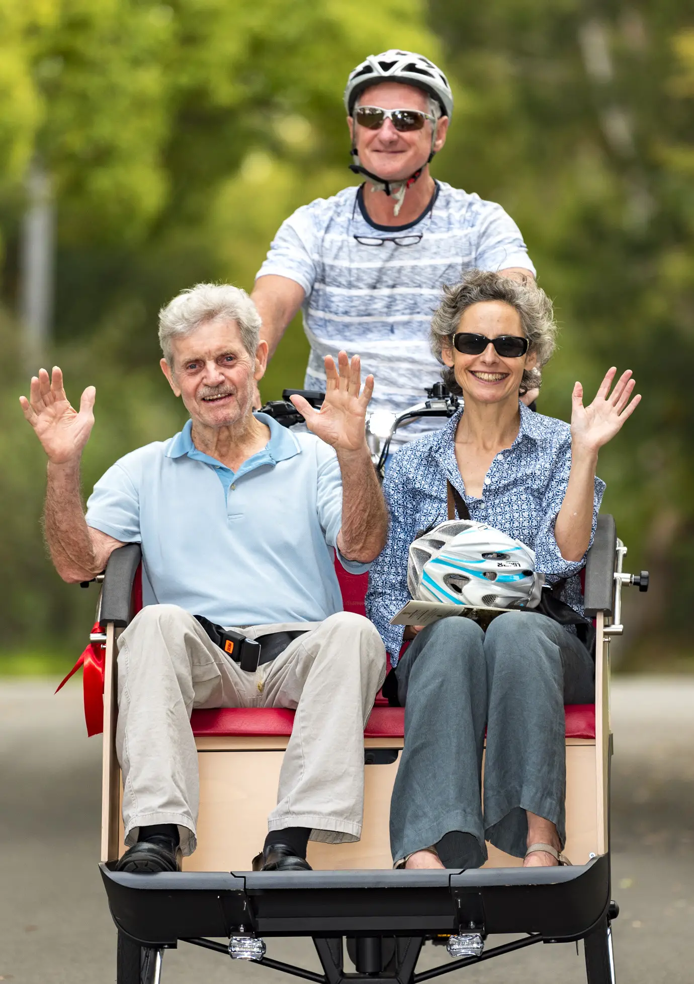 TRIOBIKE- TAXI- AIR -3- Seats- Electric- Cargo- Bike-01