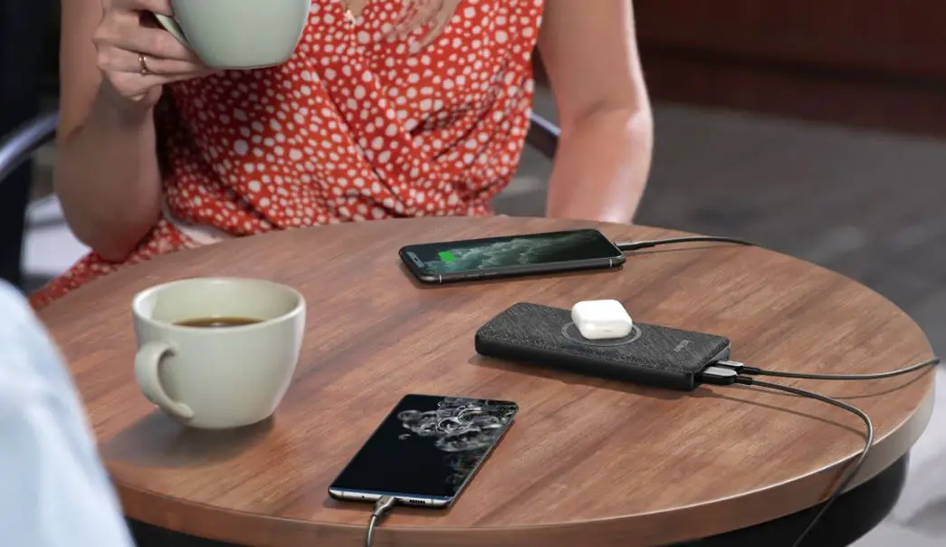 Anker A1617 Powercore Iii 10k Wireless Power Bank User Manual