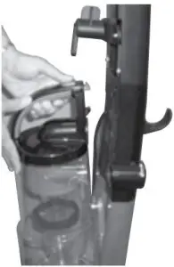 Emptying the dirt container