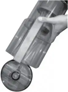 Emptying the dirt container