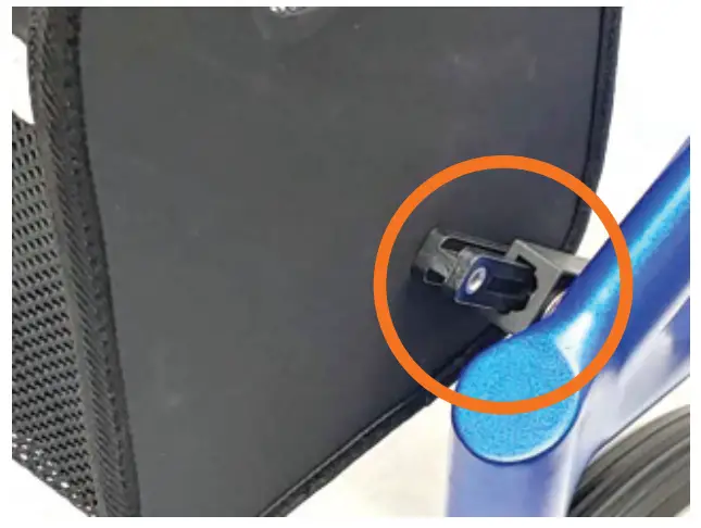 Attaching the tote bag