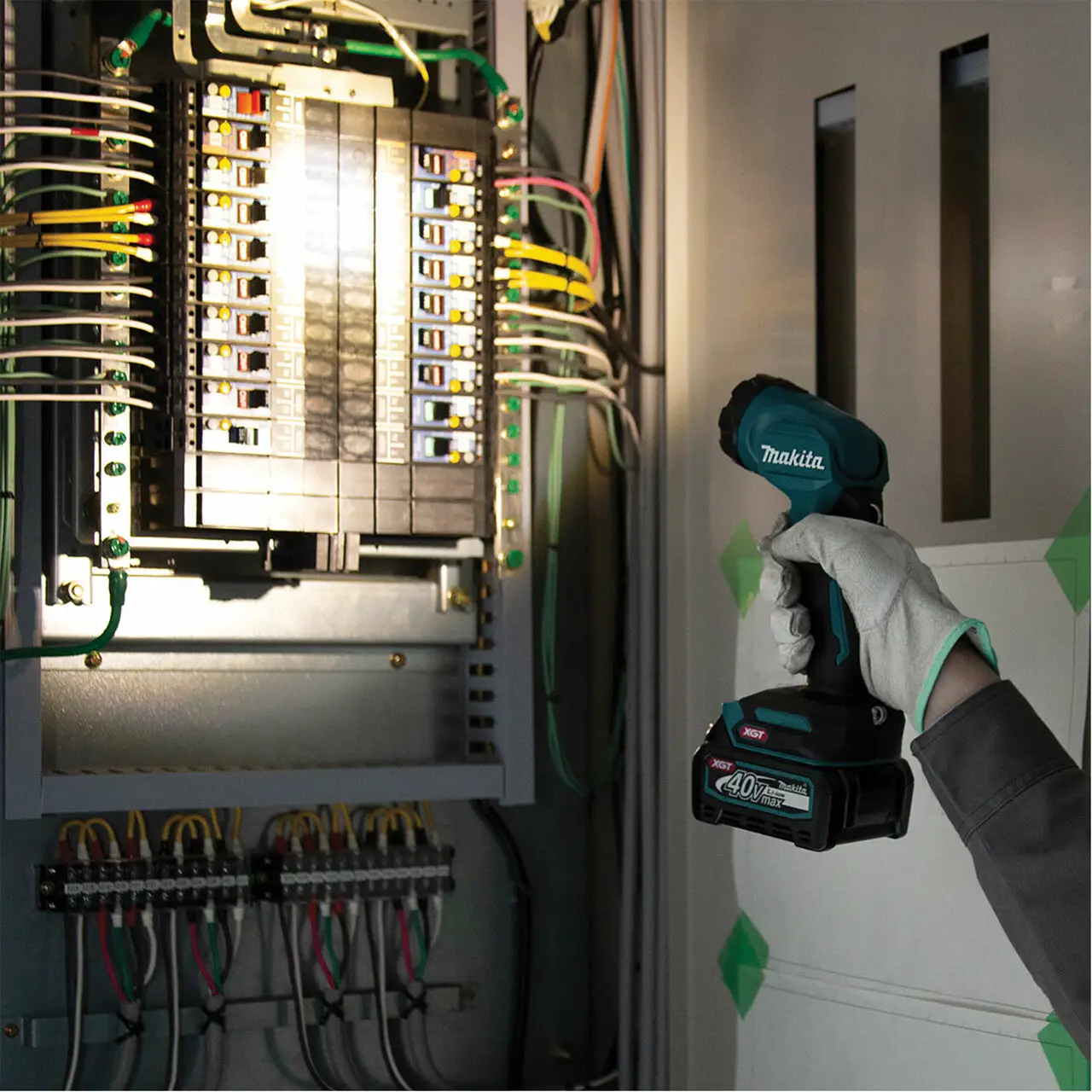 Makita Ml001g 40v Max Xgt Cordless Led Flashlight User Guide