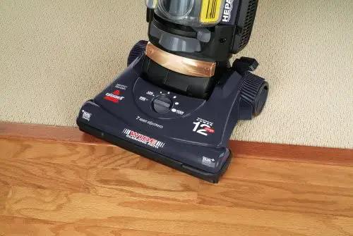 Bissell 6591/3595/3596/43b0/53f8/62n7 Series Cleanview/powertrak Bagless Revolution User Guide Bissell 6591/3595/3596/43b0/53f8/62n7 Series Cleanview/powertrak Bagless Revolution User Guide