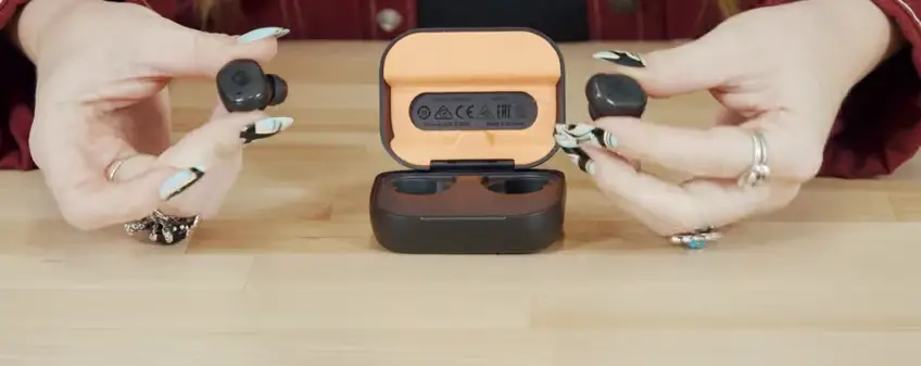 Back Earbuds into the case