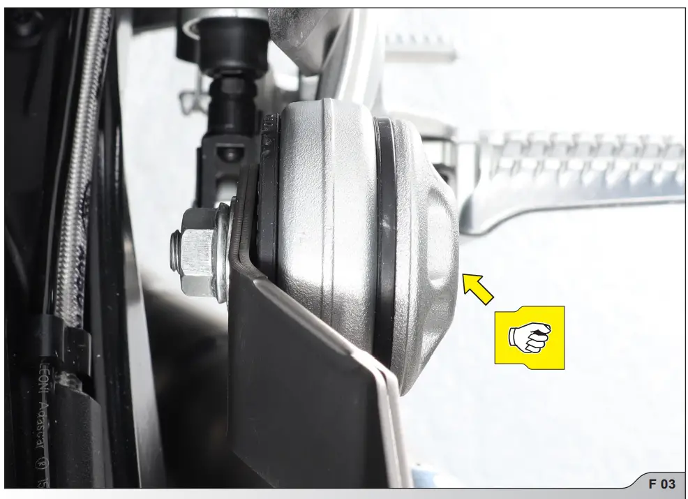 AKRAPOVIC BMW S1000RR Slip-On Exhaust fig 4