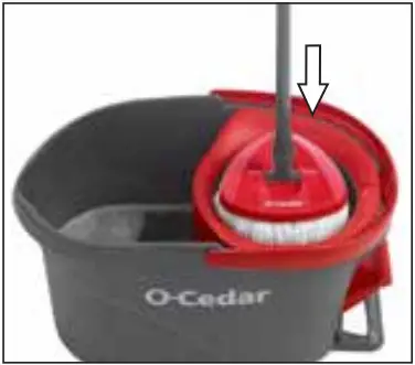O-Cedar TRY757 Spin Mop and Bucket System - inside wringer