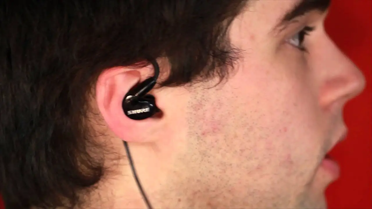 Behringer Mo240 Studio Monitoring Earphones With Dual Hybrid Drivers User Guide Behringer Mo240 Studio Monitoring Earphones With Dual Hybrid Drivers User Guide