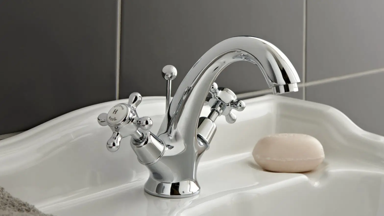 Better Bathrooms Deck Bath Mixer User Manual