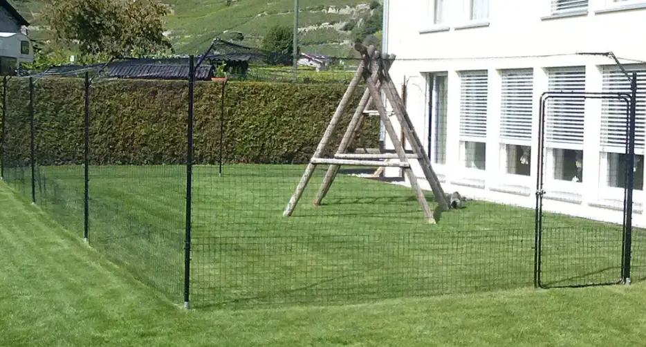 Purrfect Freestanding Cat Fence System Instruction Manual Purrfect Freestanding Cat Fence System Instruction Manual