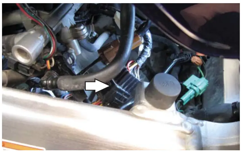 2002-2003 Suzuki GSXR750 Power Commander 6 Installing The Power Commander 6