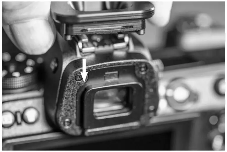 HYDROPHOBIA EP-S Eyepiece Attachment Rain Cover Instructions - Align the groove on the EP-NZP