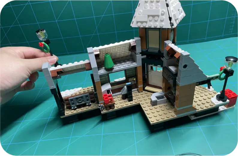 GAME OF BRICKS Light Kit for Winter Village Station Step 1_B