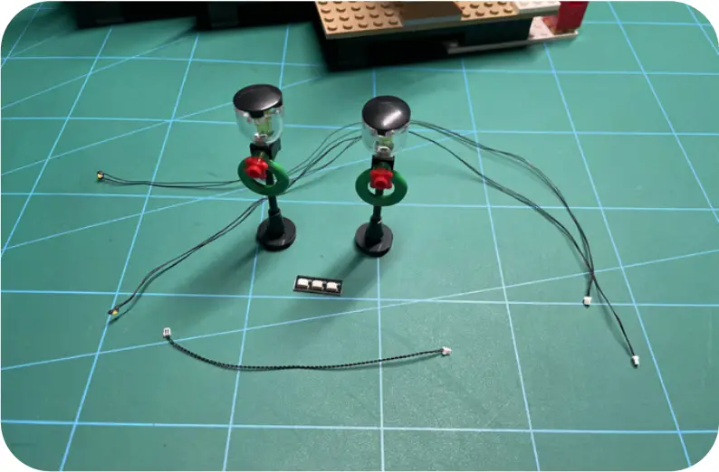 GAME OF BRICKS Light Kit for Winter Village Station Step 1_C