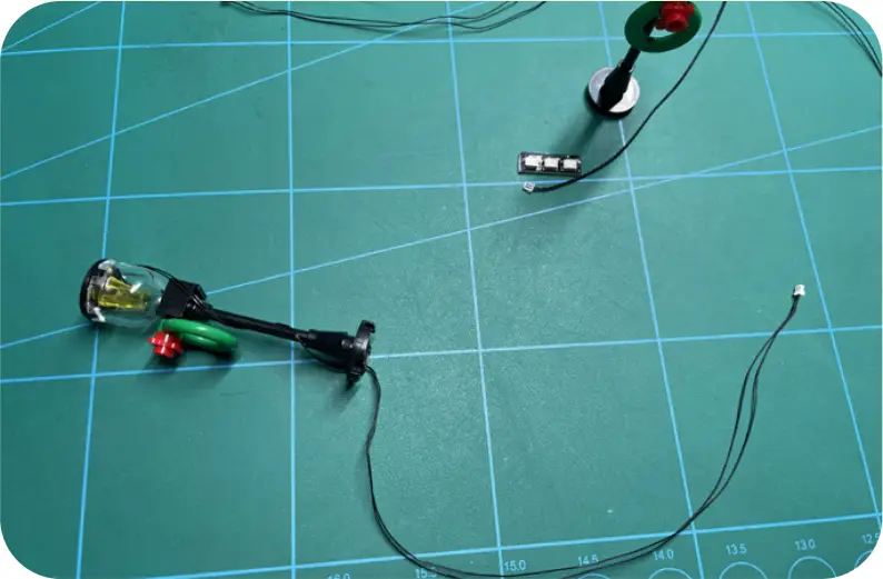 GAME OF BRICKS Light Kit for Winter Village Station Step 1_F