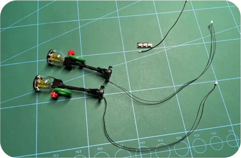 GAME OF BRICKS Light Kit for Winter Village Station Step 1_G