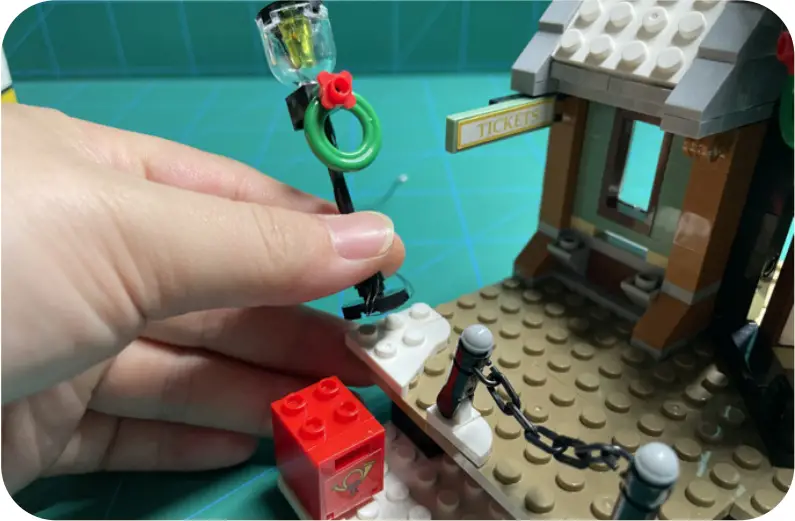 GAME OF BRICKS Light Kit for Winter Village Station Step 1_H