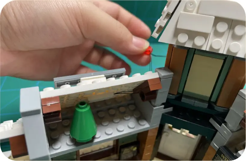 GAME OF BRICKS Light Kit for Winter Village Station Step 2_F