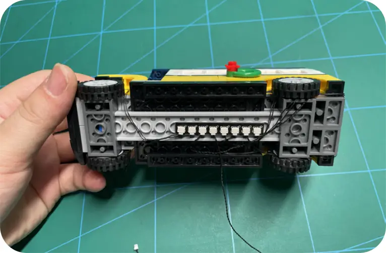 GAME OF BRICKS Light Kit for Winter Village Station Step 4_AB