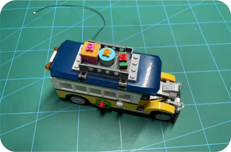 GAME OF BRICKS Light Kit for Winter Village Station Step 4_AC