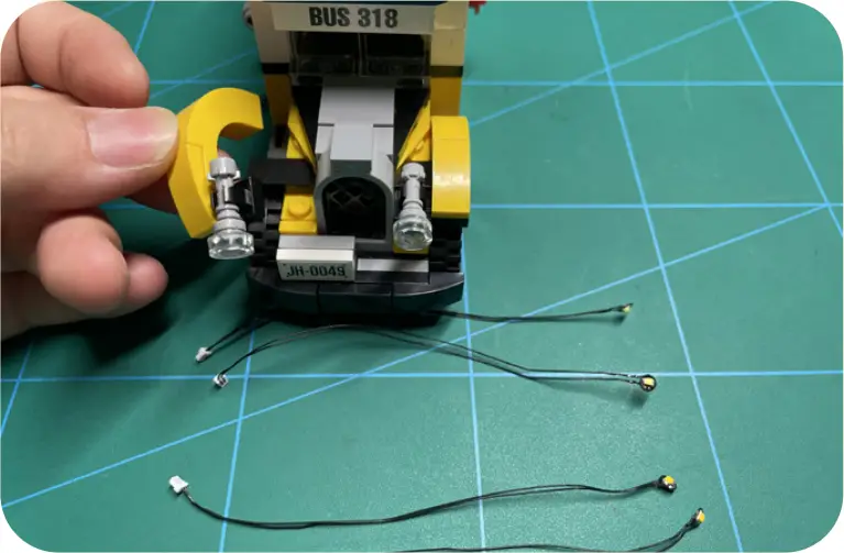 GAME OF BRICKS Light Kit for Winter Village Station Step 4_B