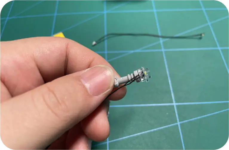 GAME OF BRICKS Light Kit for Winter Village Station Step 4_F