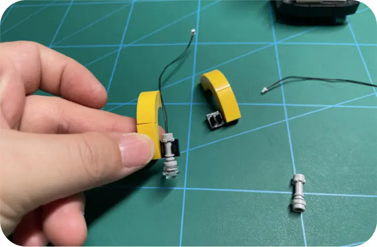 GAME OF BRICKS Light Kit for Winter Village Station Step 4_G