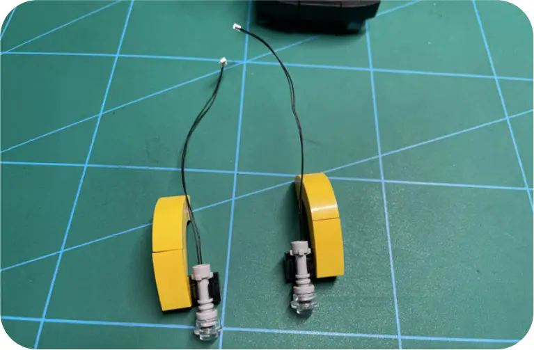 GAME OF BRICKS Light Kit for Winter Village Station Step 4_H