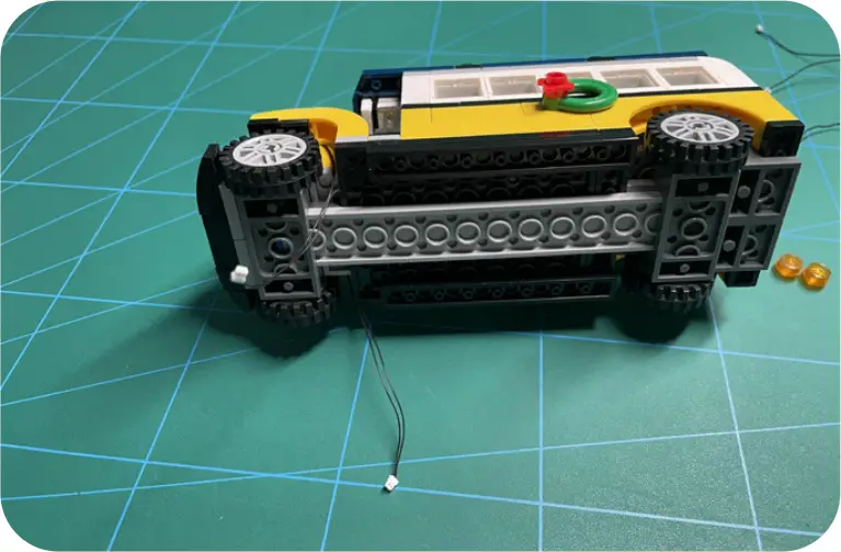 GAME OF BRICKS Light Kit for Winter Village Station Step 4_J