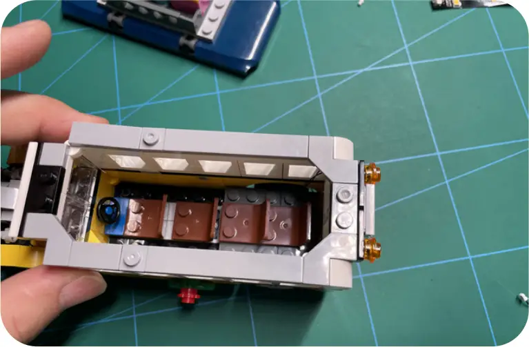 GAME OF BRICKS Light Kit for Winter Village Station Step 4_T