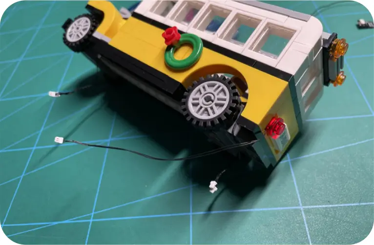 GAME OF BRICKS Light Kit for Winter Village Station Step 4_V