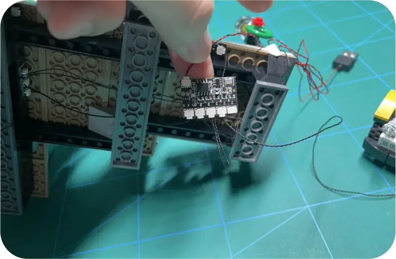 GAME OF BRICKS Light Kit for Winter Village Station Step 6_B