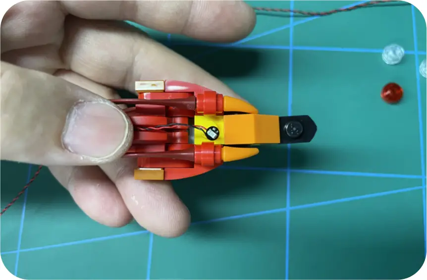 GAME OF BRICKS Light Kit for Fawkes, Dumbledore’s Phoenix Step 1_A