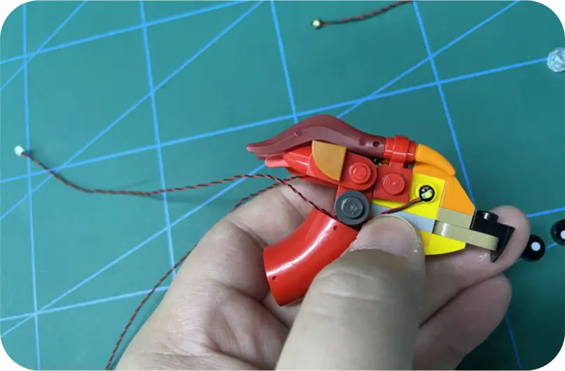 GAME OF BRICKS Light Kit for Fawkes, Dumbledore’s Phoenix Step 1_E