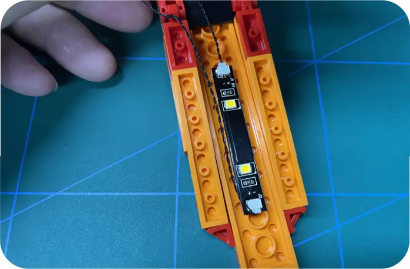 GAME OF BRICKS Light Kit for Fawkes, Dumbledore’s Phoenix Step 1_I