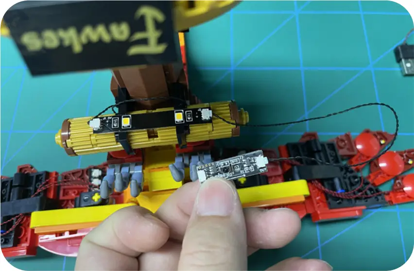 GAME OF BRICKS Light Kit for Fawkes, Dumbledore’s Phoenix Step 3_E