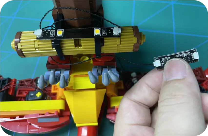 GAME OF BRICKS Light Kit for Fawkes, Dumbledore’s Phoenix Step 3_F