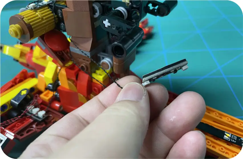 GAME OF BRICKS Light Kit for Fawkes, Dumbledore’s Phoenix Step 3_G