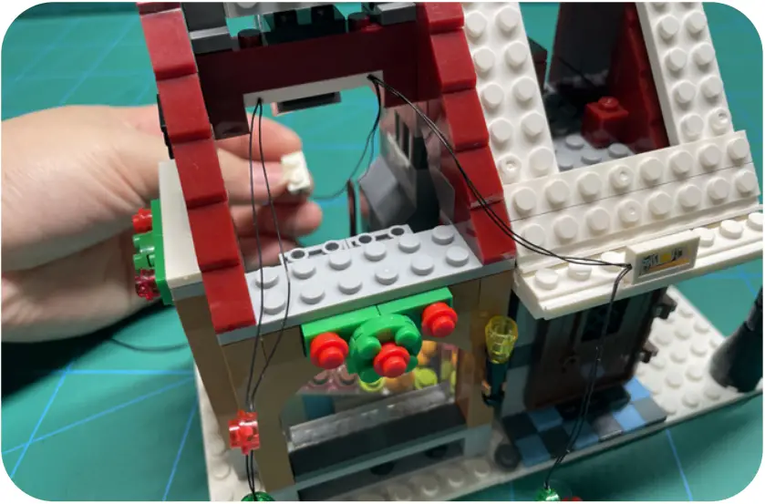 GAME OF BRICKS Light Kit for Winter Village Bakery Step 1_G