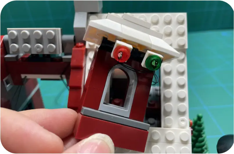 GAME OF BRICKS Light Kit for Winter Village Bakery Step 1_K