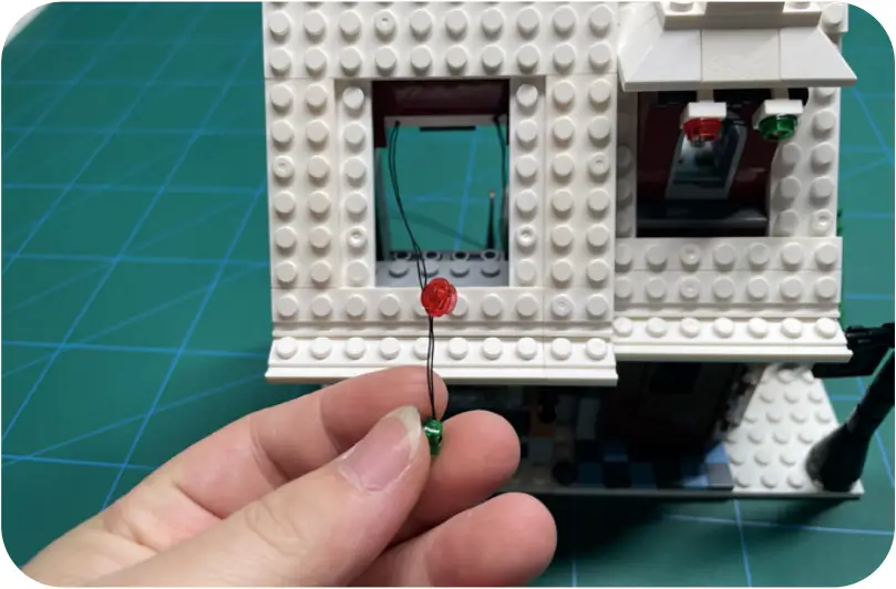 GAME OF BRICKS Light Kit for Winter Village Bakery Step 1_O