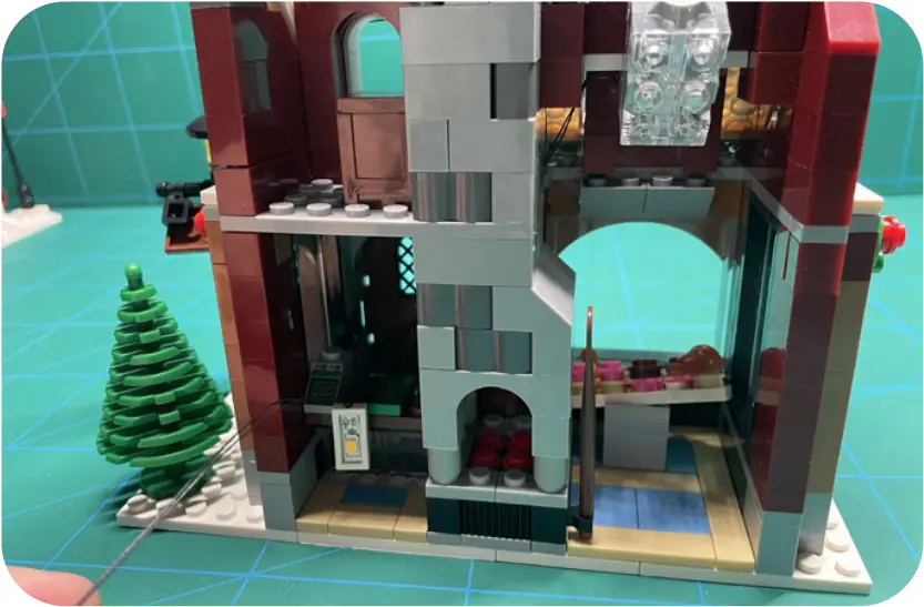 GAME OF BRICKS Light Kit for Winter Village Bakery Step 1_U