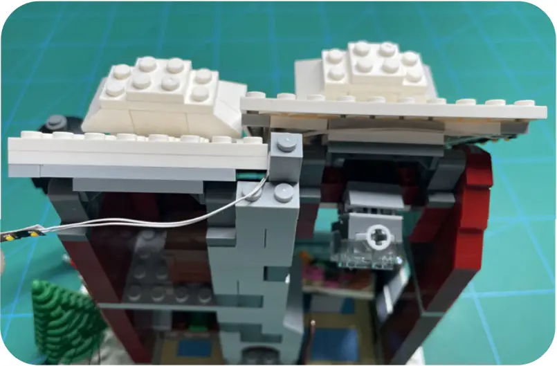 GAME OF BRICKS Light Kit for Winter Village Bakery Step 3_E