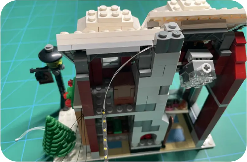 GAME OF BRICKS Light Kit for Winter Village Bakery Step 3_F